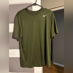 Nike dri fit men’s size large olive green shirt